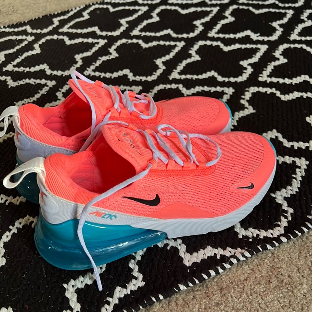 Nike 270s